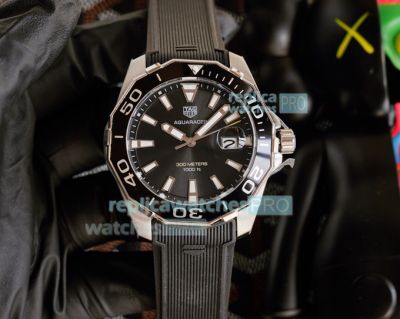 Replica Tag Heuer Aquaracer 300M Quartz Watch Black Dial Black Rubber